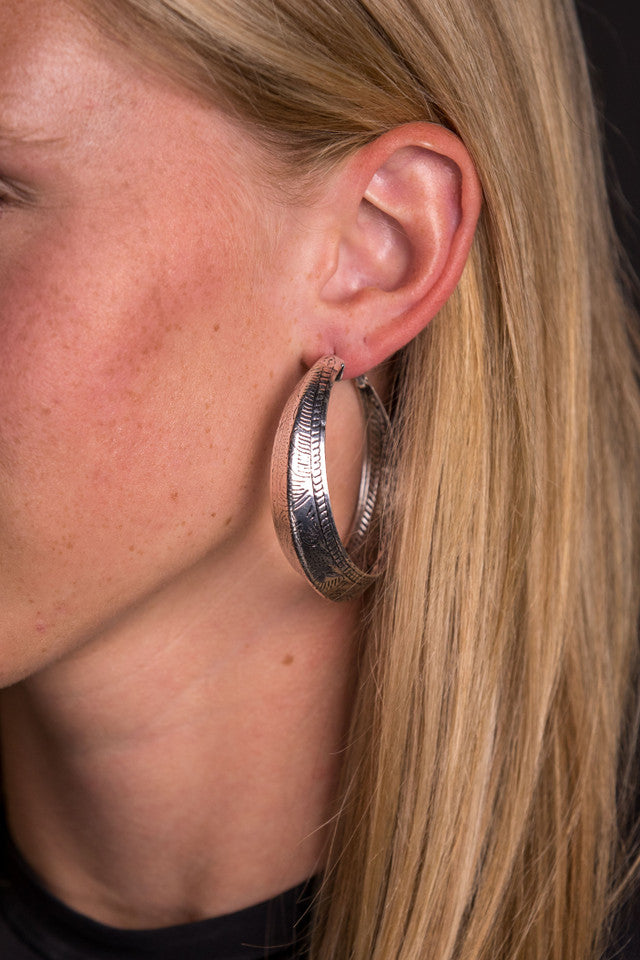 The Kelly Tooled Hoop Earring