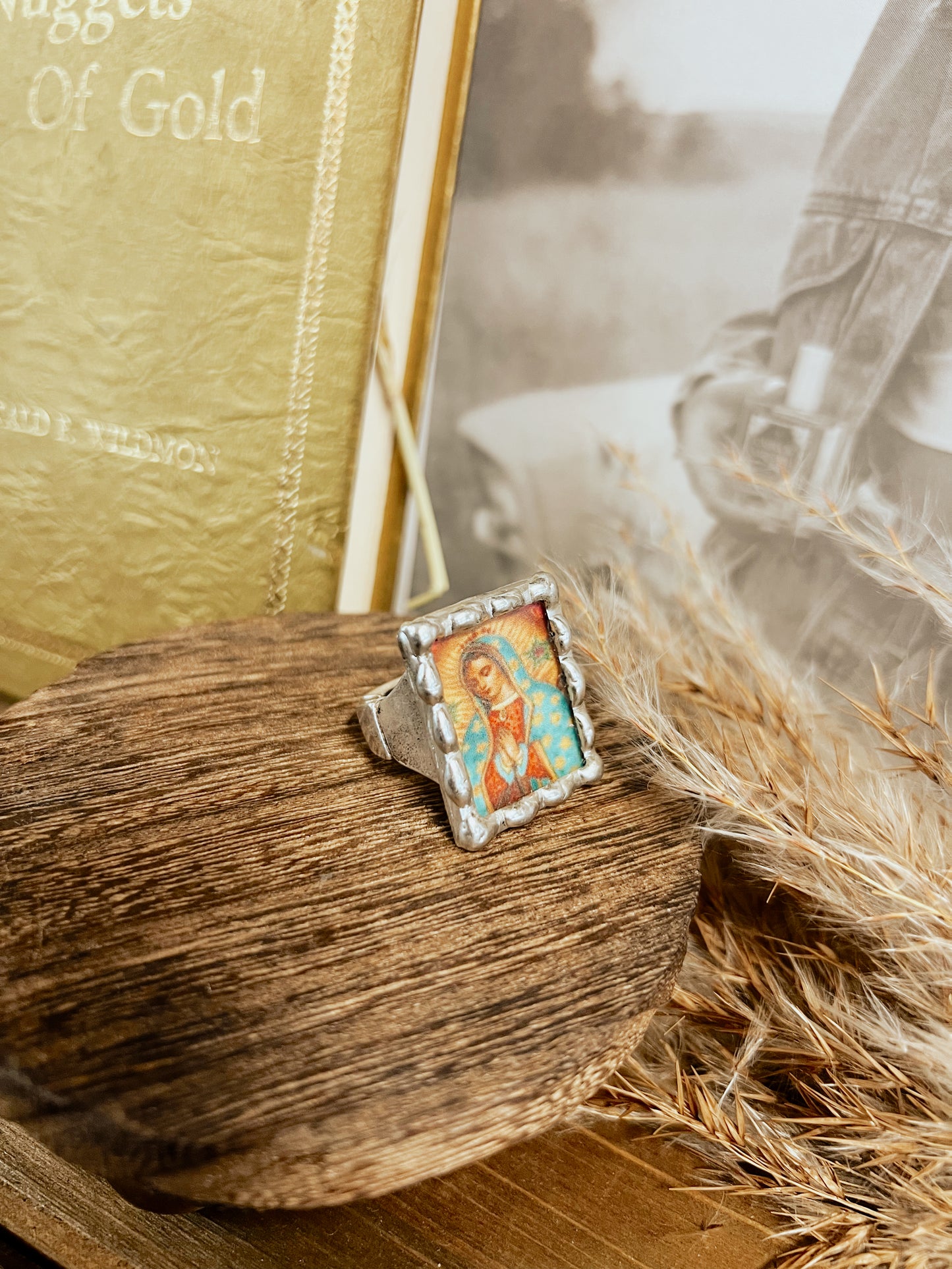 The Saint Glitterali Ring