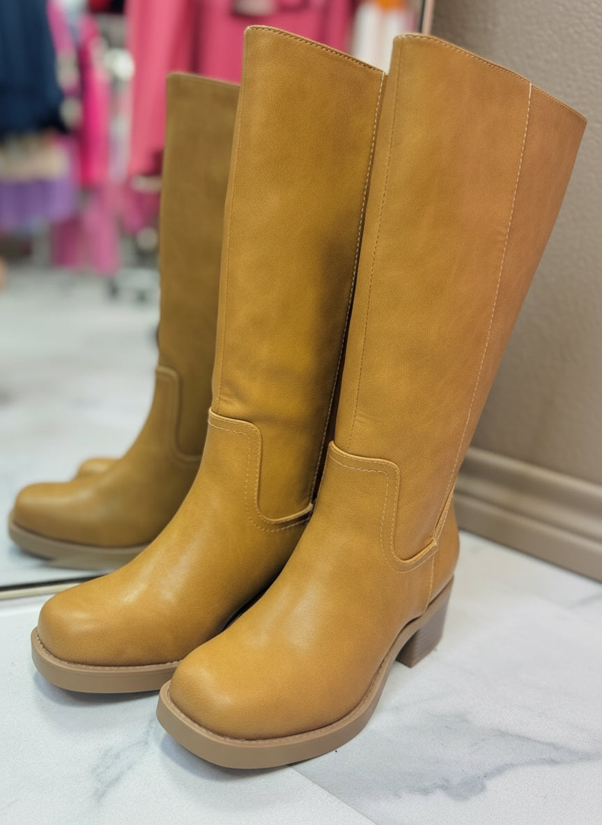 The Belvin Pull-On Boots