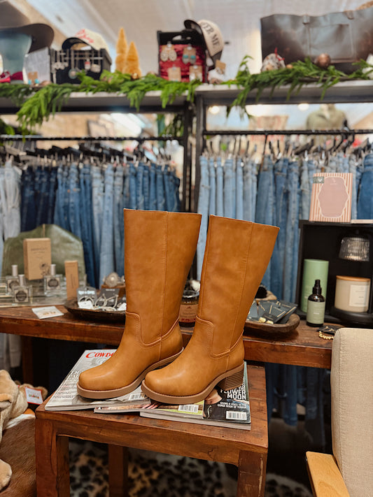 The Belvin Pull-On Boots